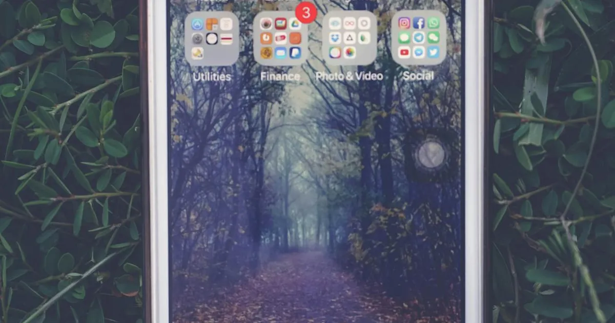 Proses unduh dan instalasi APK Luxury138 di smartphone Android
